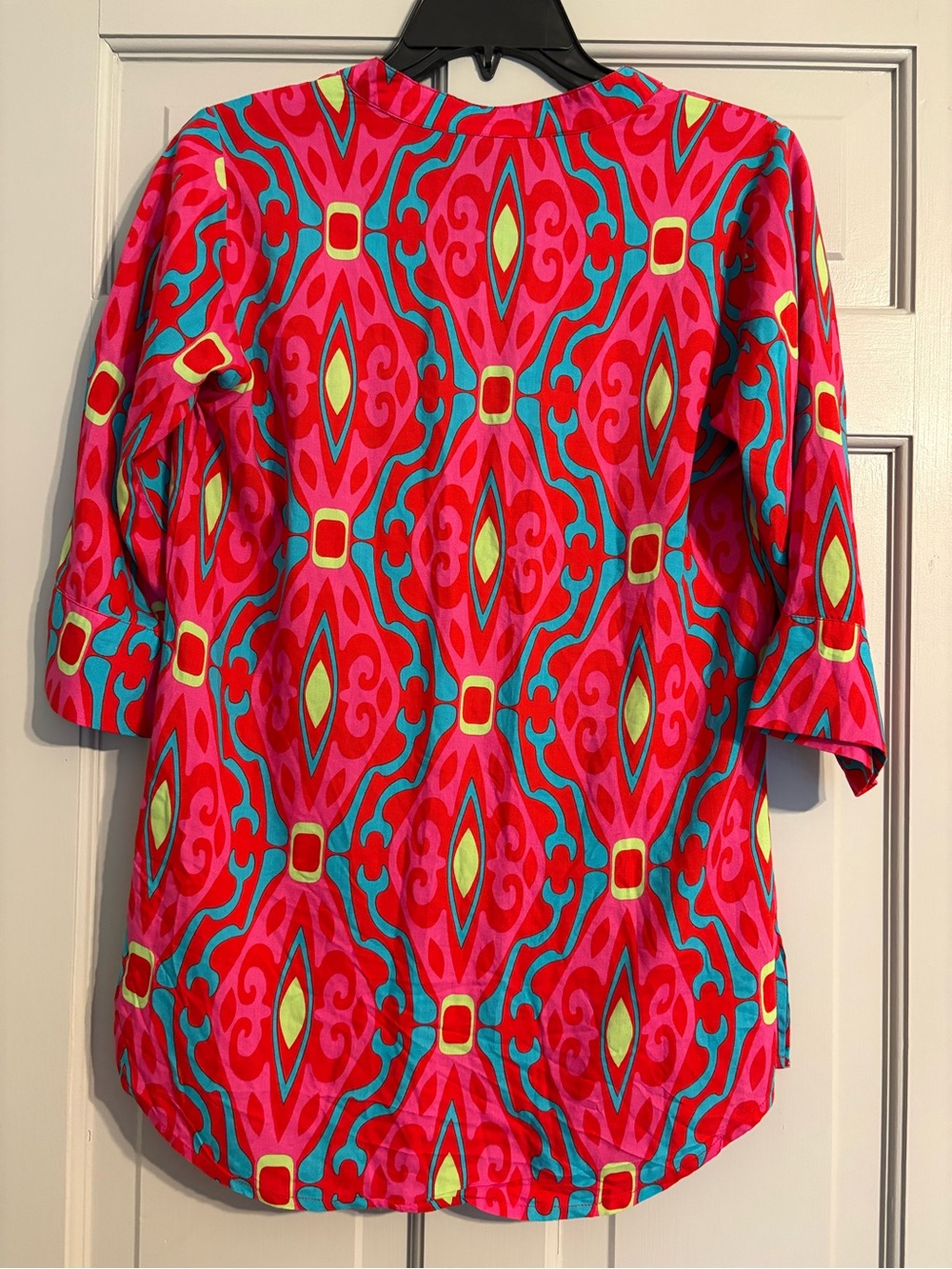 Escapada XS Hot Pink Geometric Print V-Neck 3/4 Sleeve Blouse - Picture 2 of 7